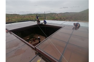 太原鋒登玻璃陽光房天窗的設計